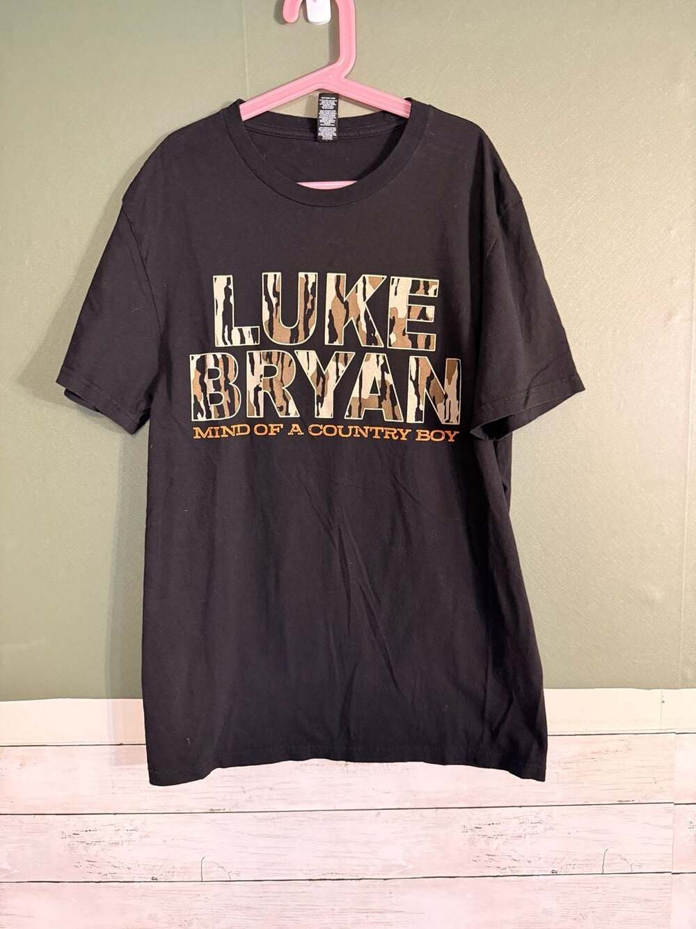Luke Bryan Concert Shirt Small Mind Of A Country Boy Tour Camo Logo